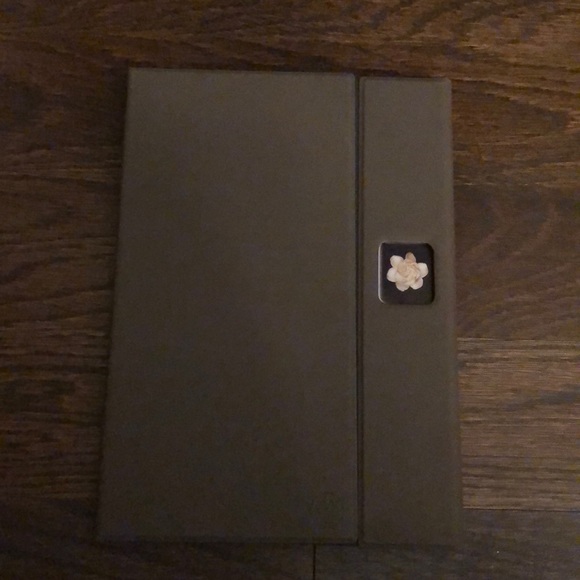 Monowear Case - Picture 1 of 5